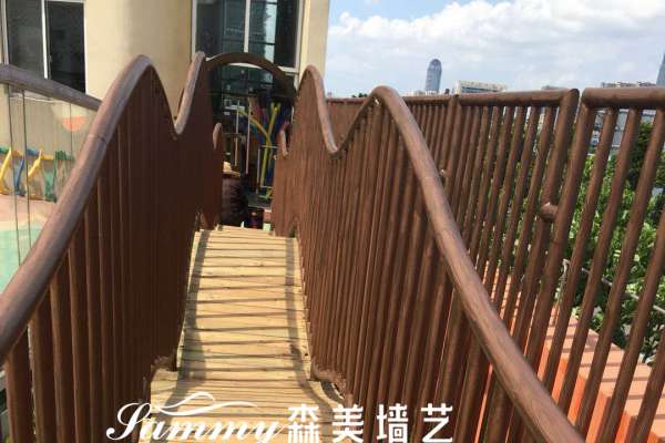 江蘇蘇州高新區成大幼兒園鋼構護欄木紋漆項目
