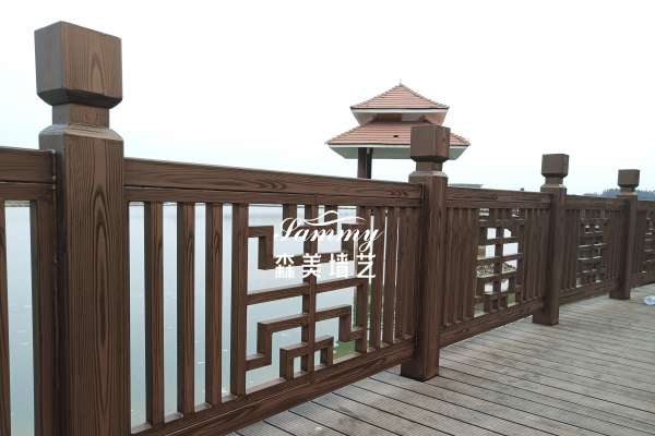 海南儋州?；◢u1號島鍍鋅管護欄仿木紋漆案例