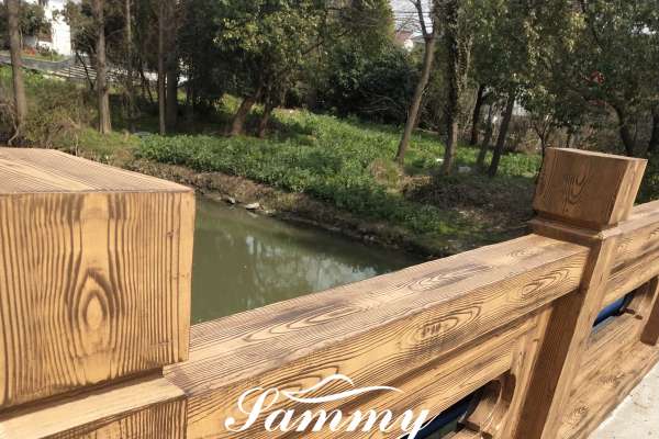 上海嘉定區(qū)馬陸葡萄主題公園混凝土護欄仿木紋